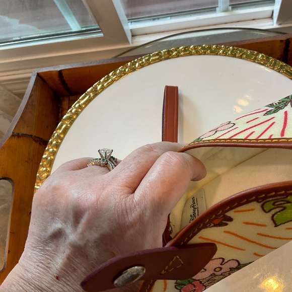 Rare Dooney & Bourke Disney Aulani Small Wristlet Purse - Picture 7 of 8